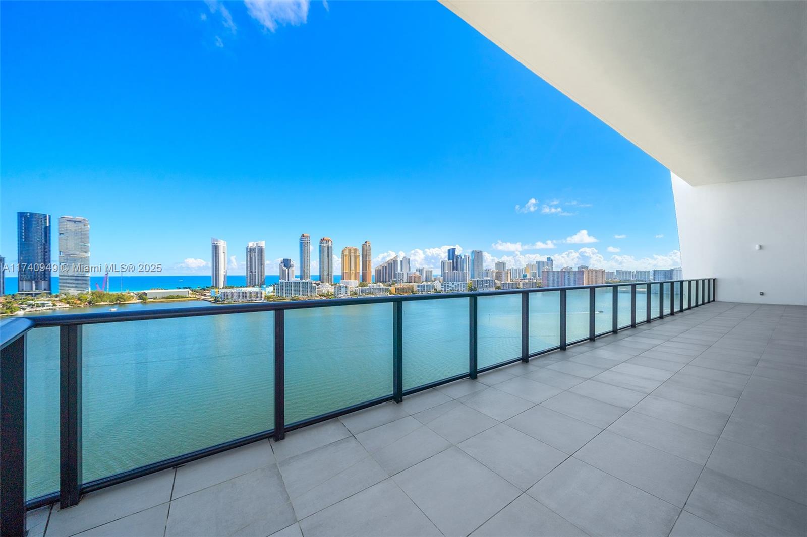 PRIVE CONDO - Residential