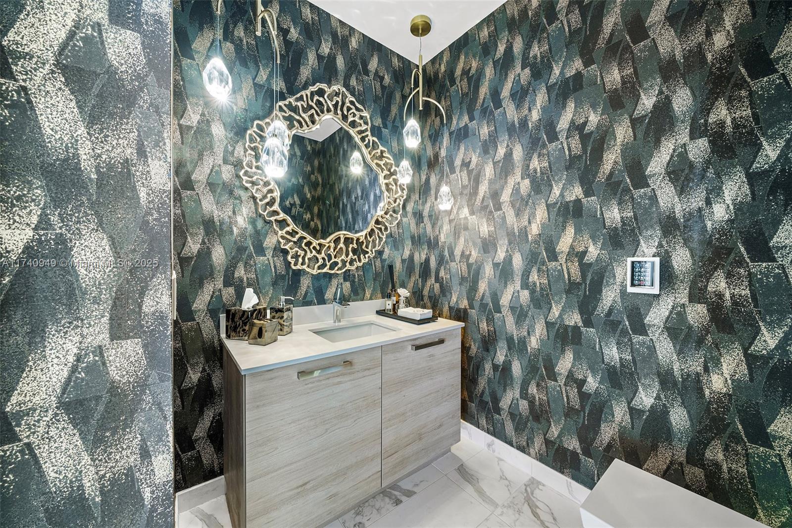 PRIVE CONDO - Residential