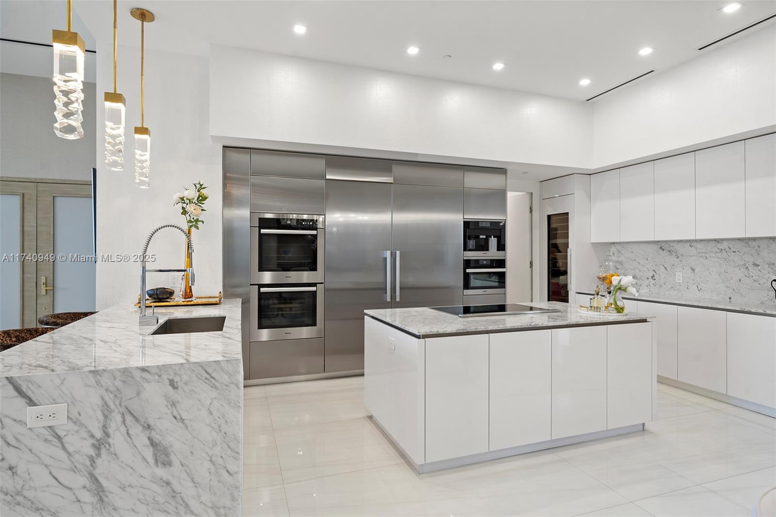 PRIVE CONDO - Residential