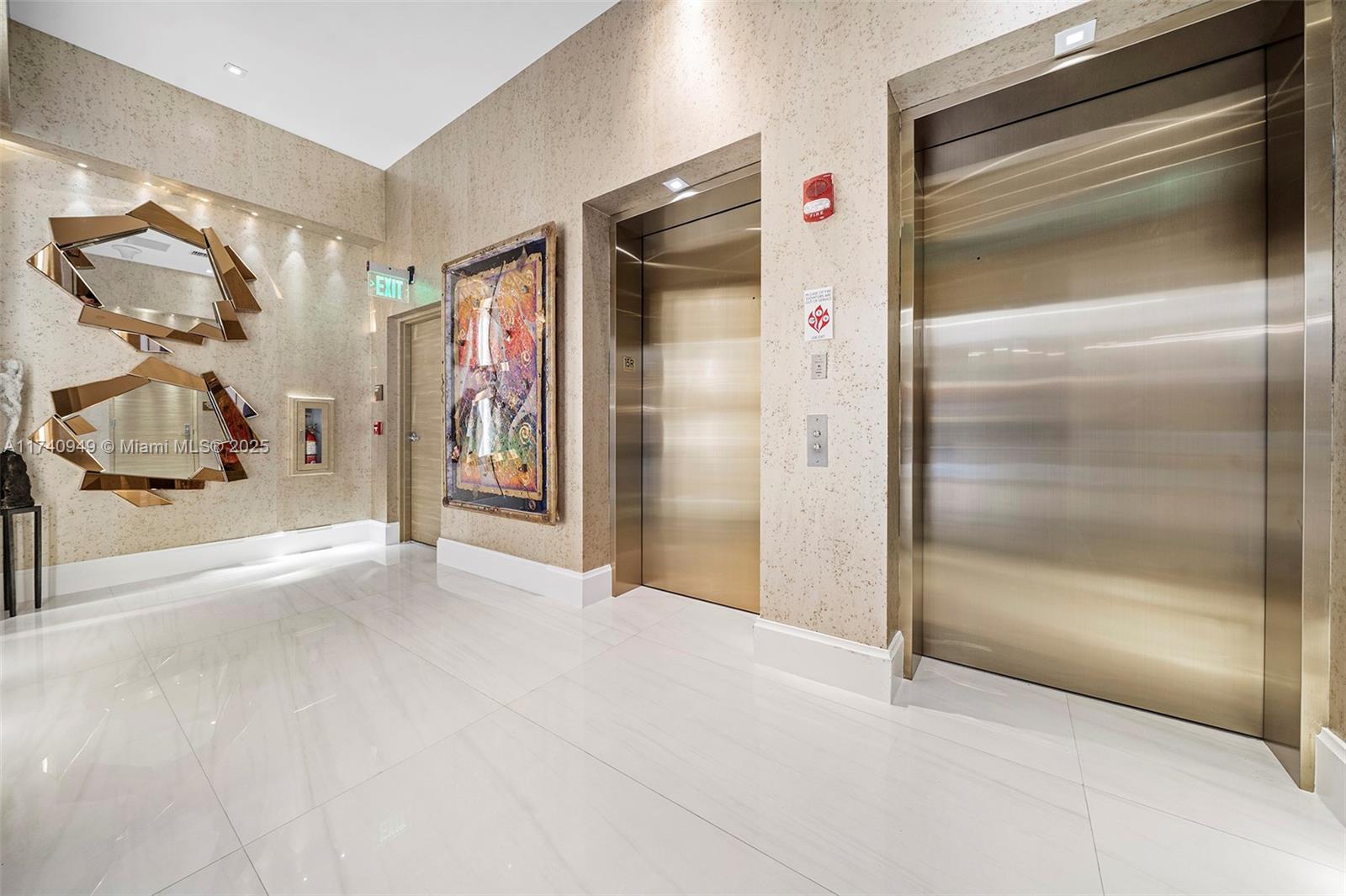 PRIVE CONDO - Residential