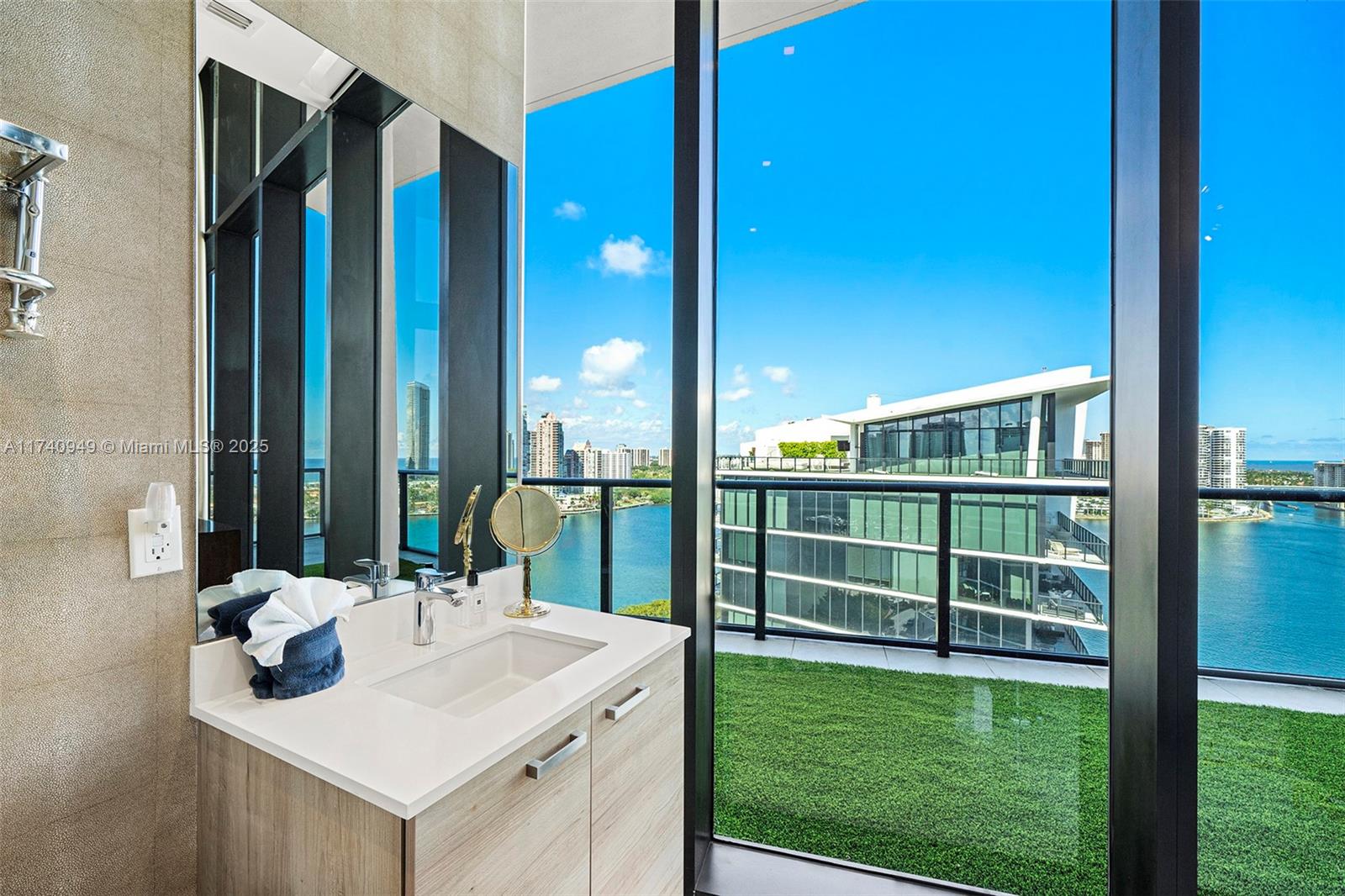 PRIVE CONDO - Residential