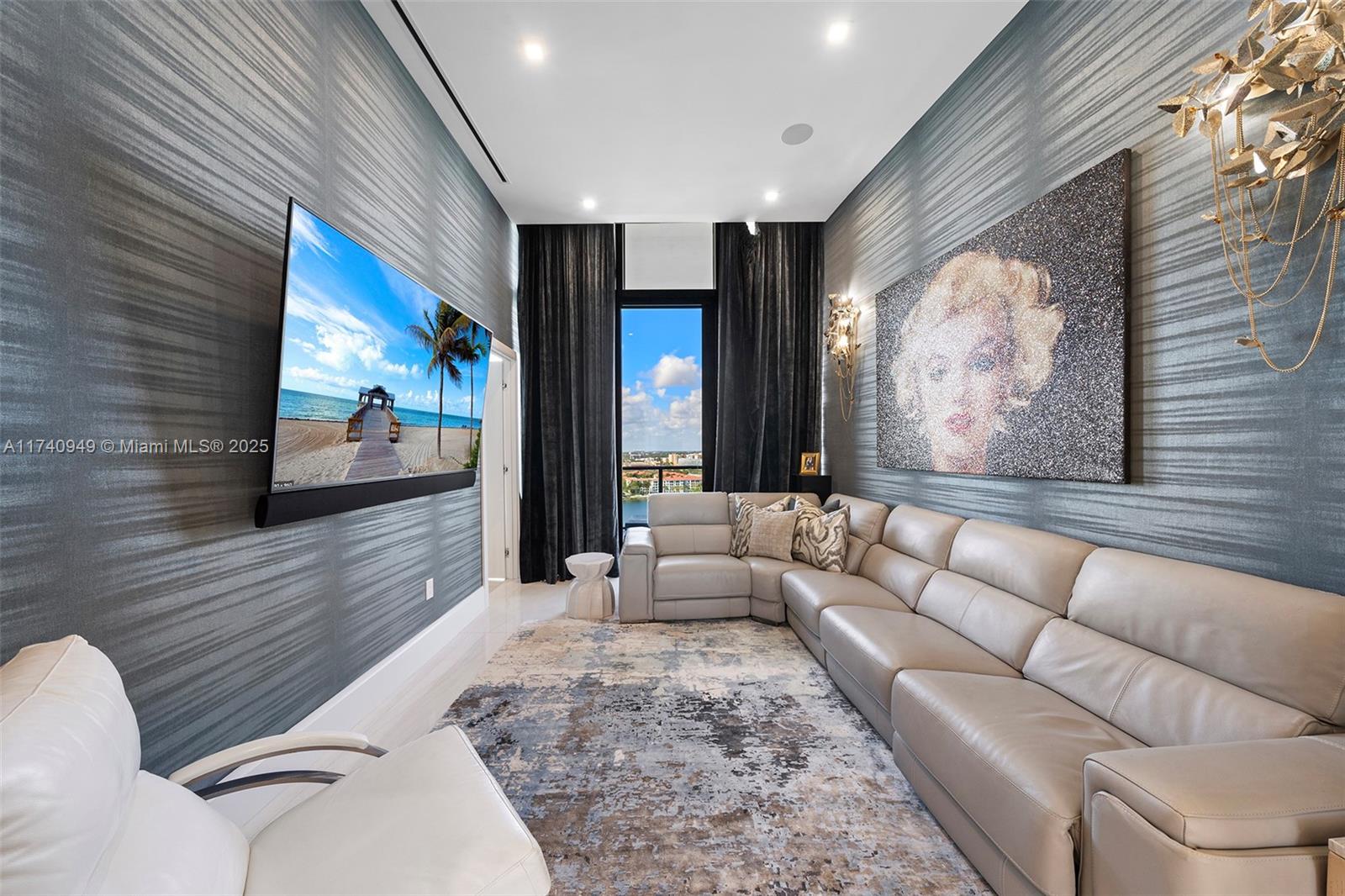 PRIVE CONDO - Residential