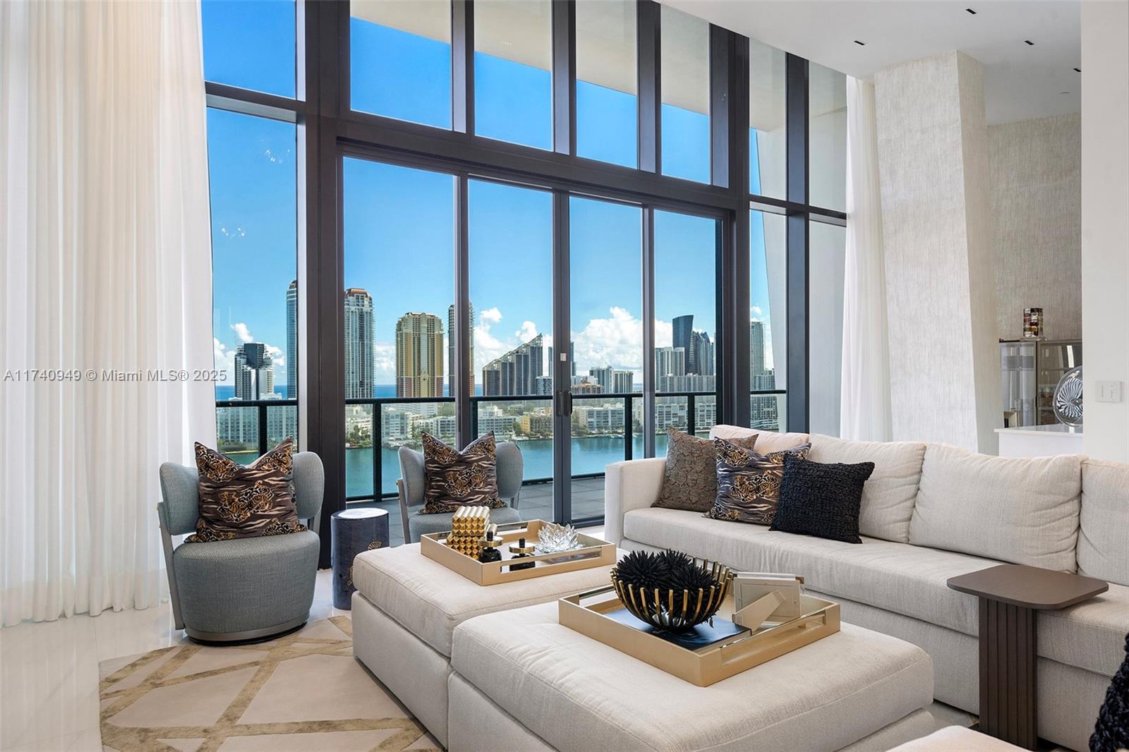 PRIVE CONDO - Residential