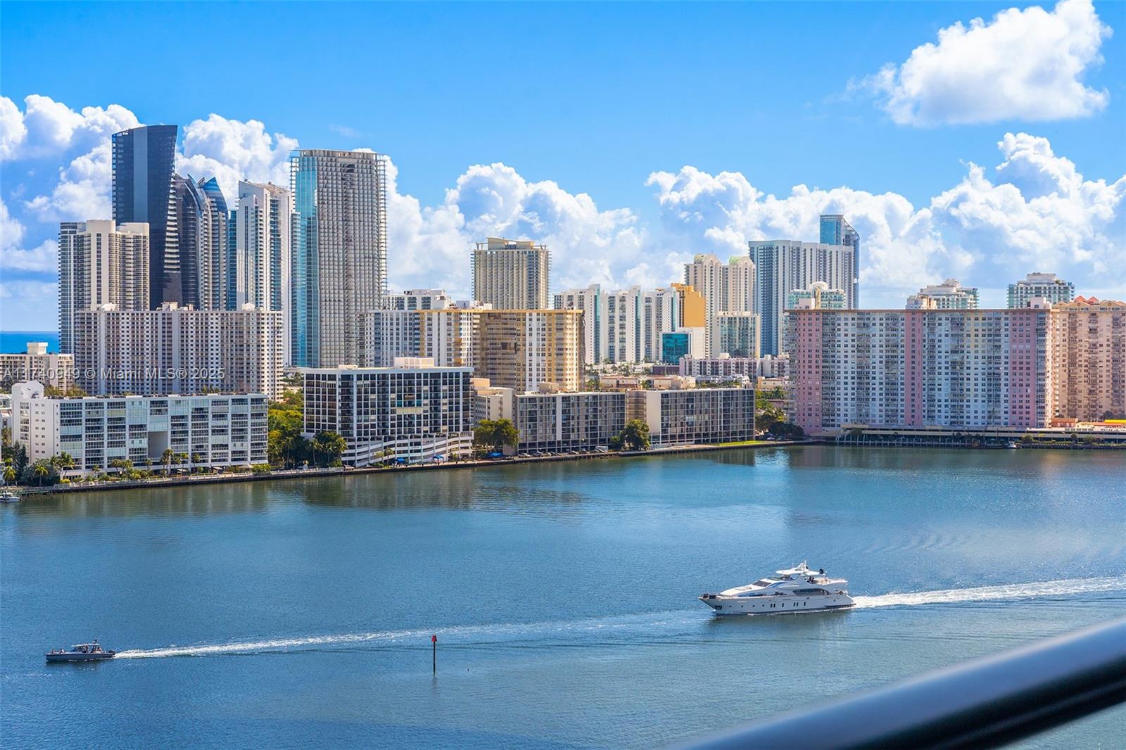PRIVE CONDO - Residential