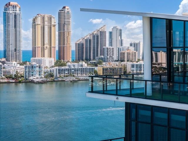 PRIVE CONDO - Residential