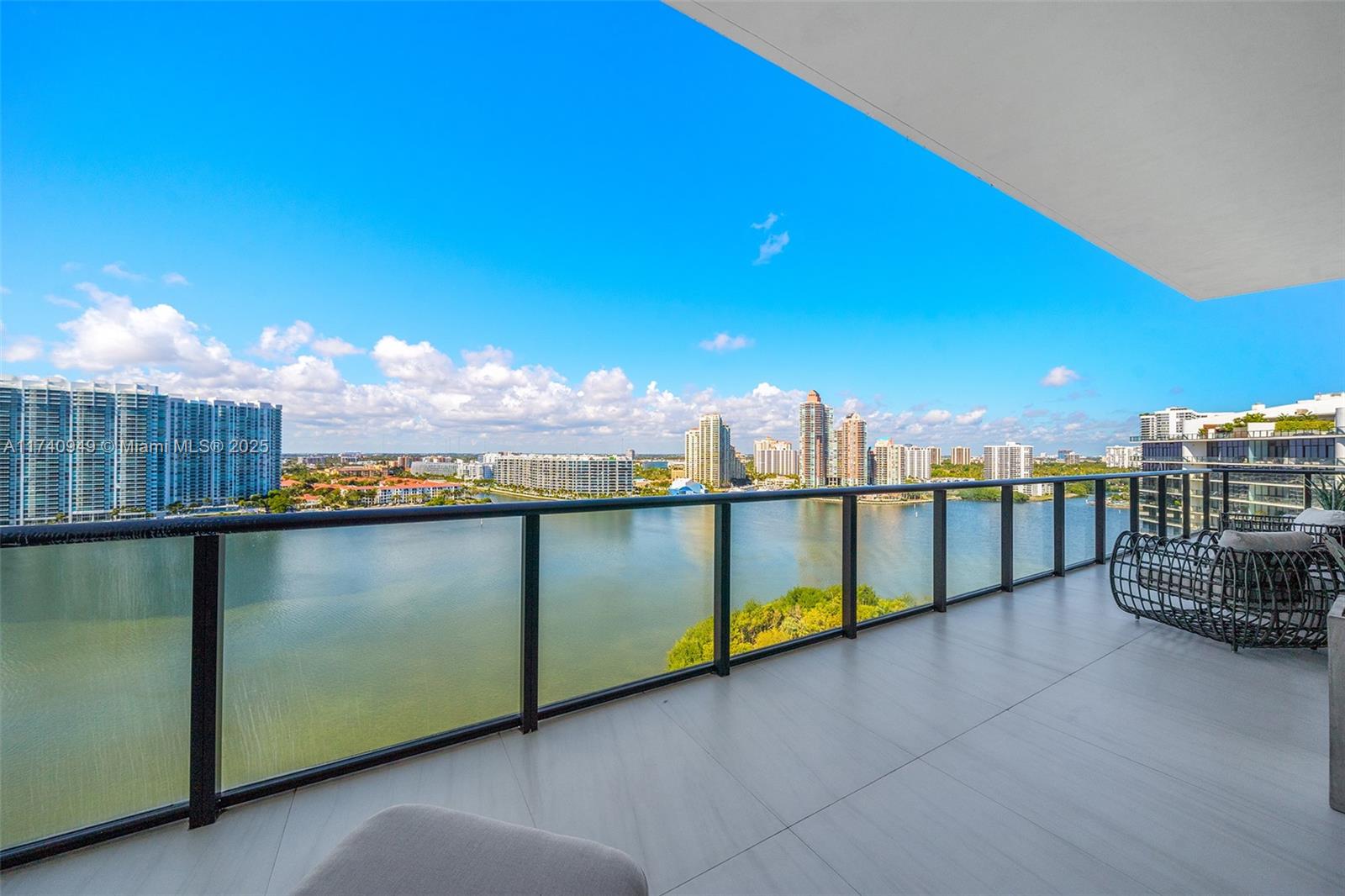PRIVE CONDO - Residential
