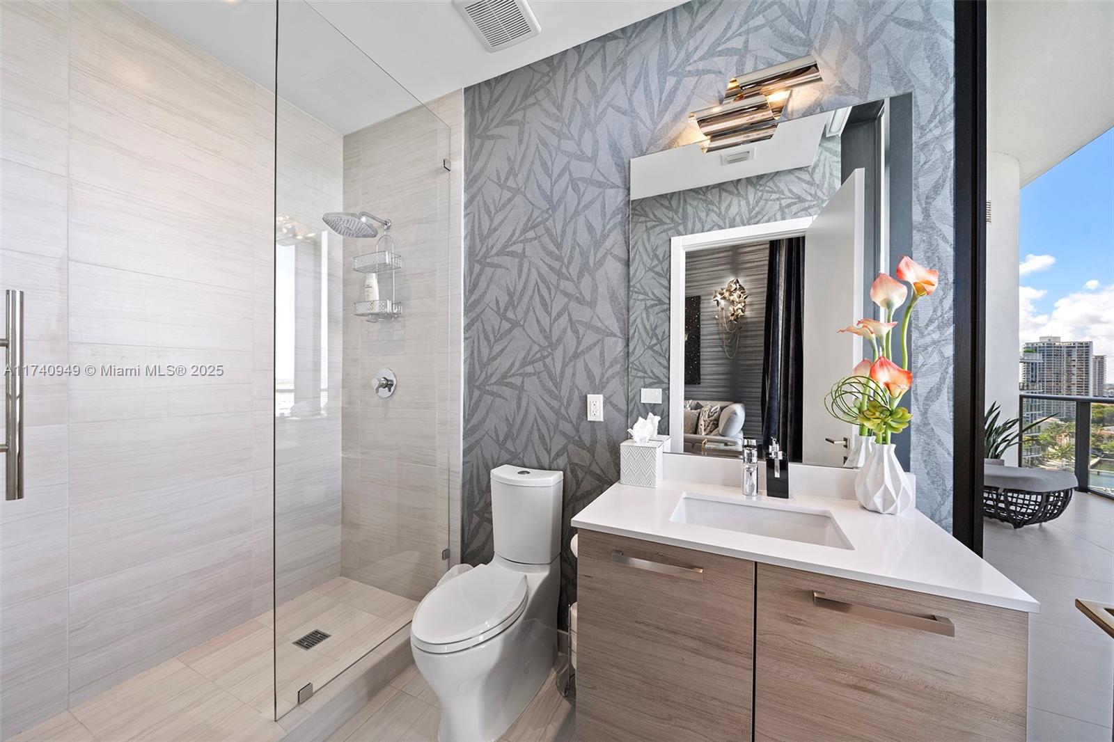 PRIVE CONDO - Residential