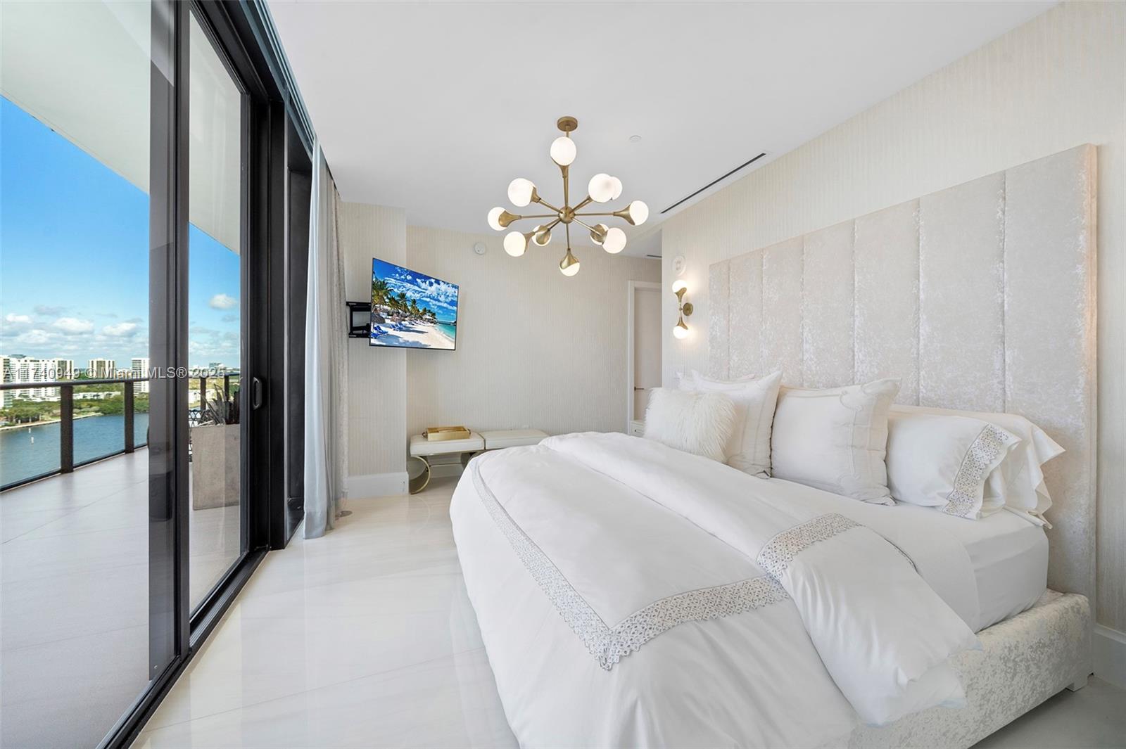 PRIVE CONDO - Residential