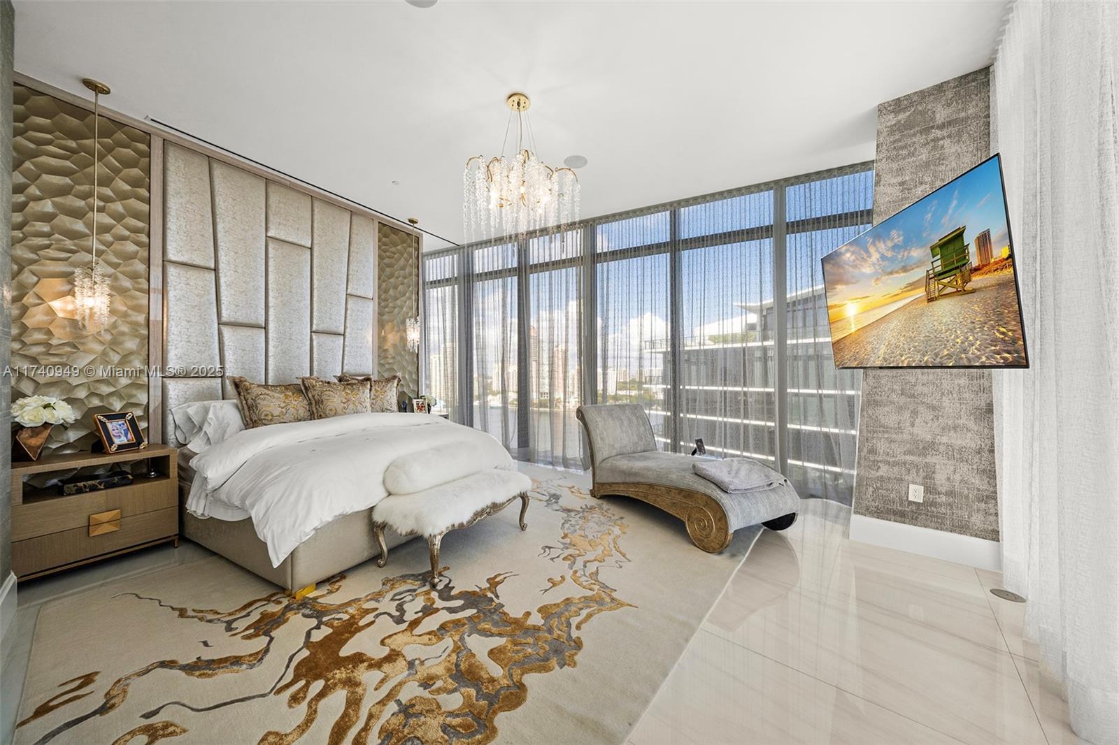 PRIVE CONDO - Residential