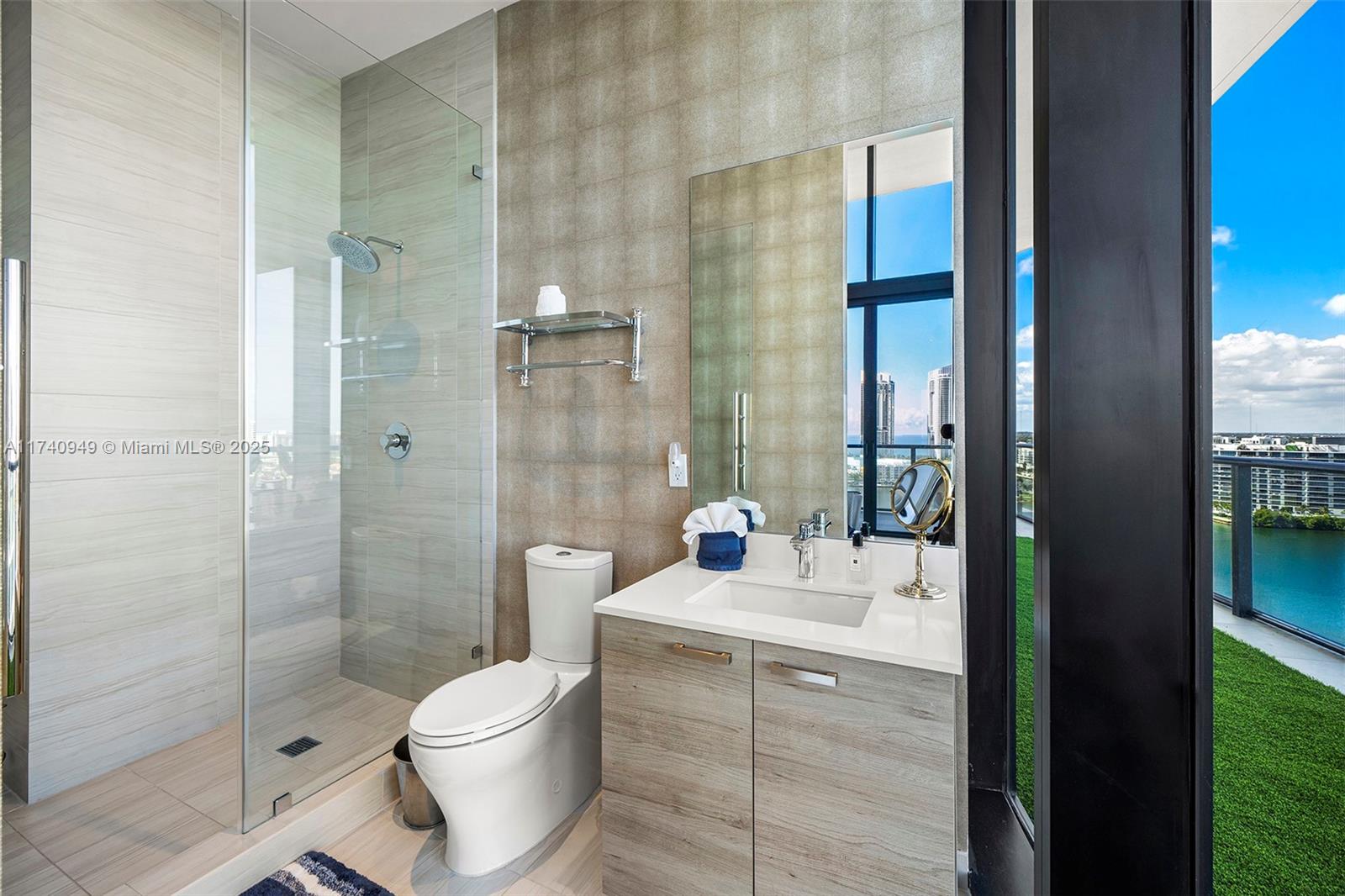 PRIVE CONDO - Residential