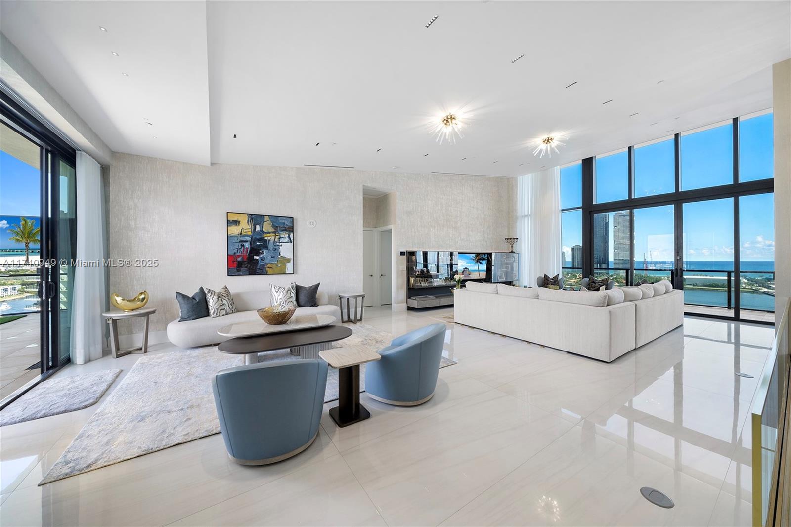 PRIVE CONDO - Residential