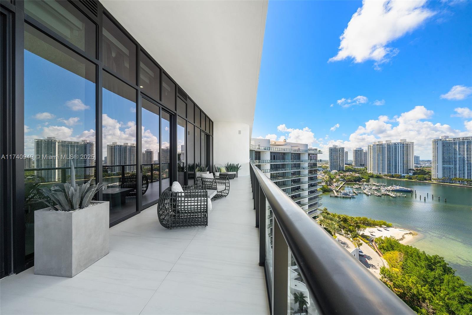 PRIVE CONDO - Residential