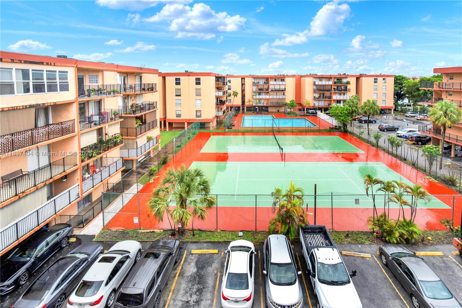 PALM-WEST GARDENS CONDO - Residential