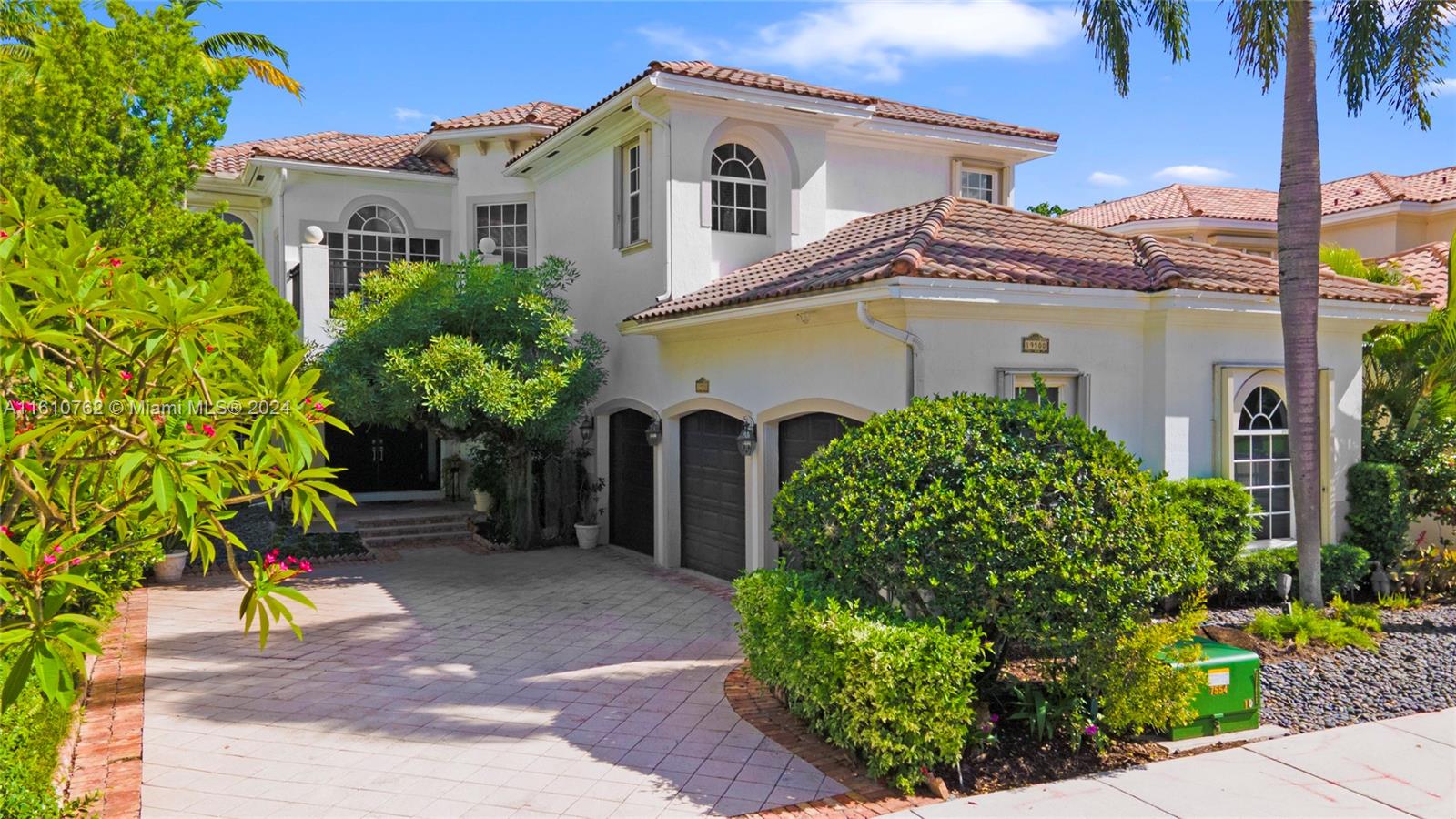 19500 Ambassador Ct, Miami, Broward County, Florida - 5 Bedrooms  
6 Bathrooms - 