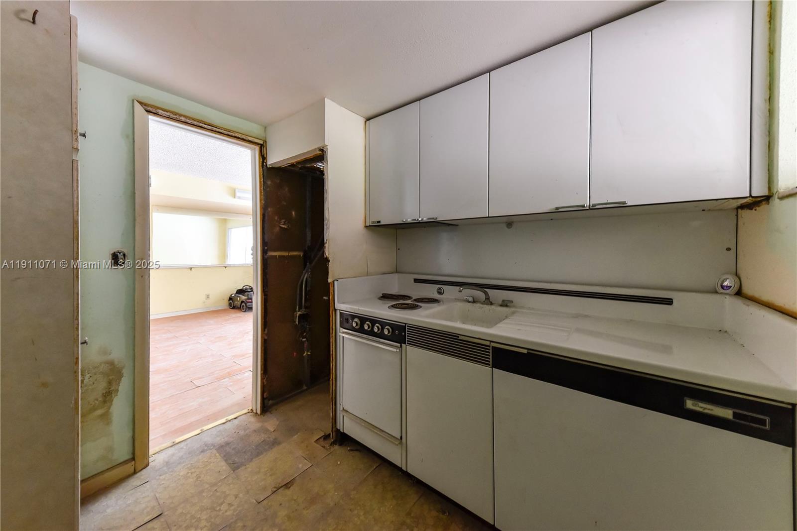 RIVIERA CONDO - Residential