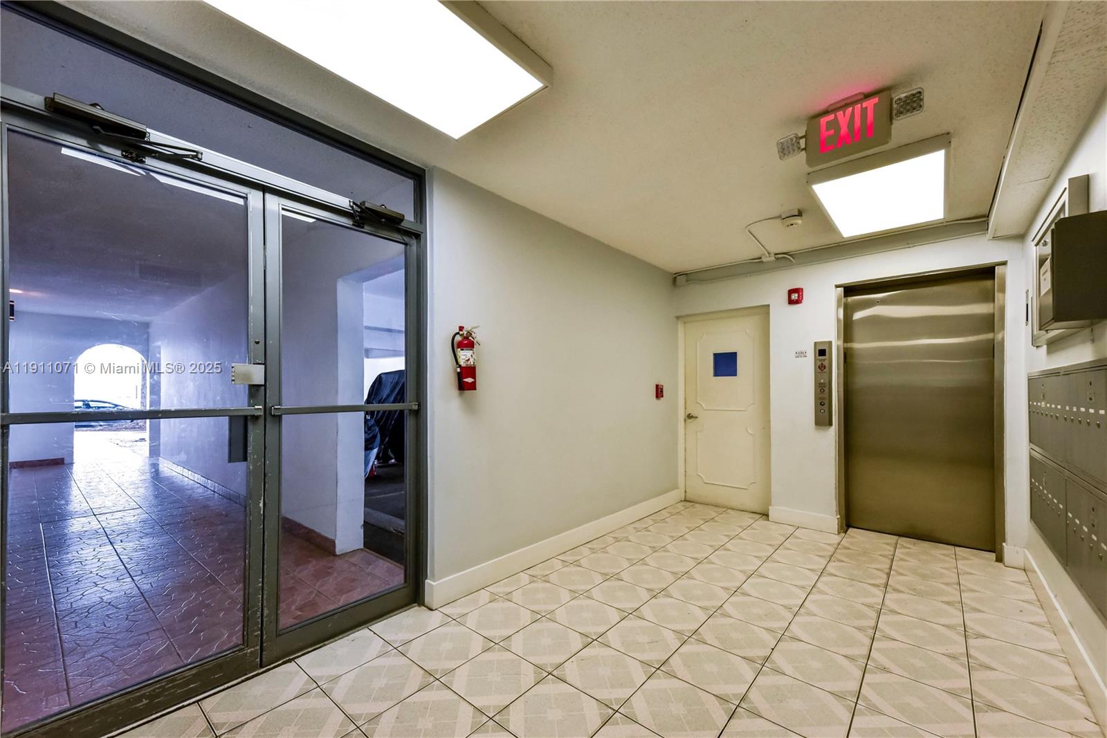 RIVIERA CONDO - Residential