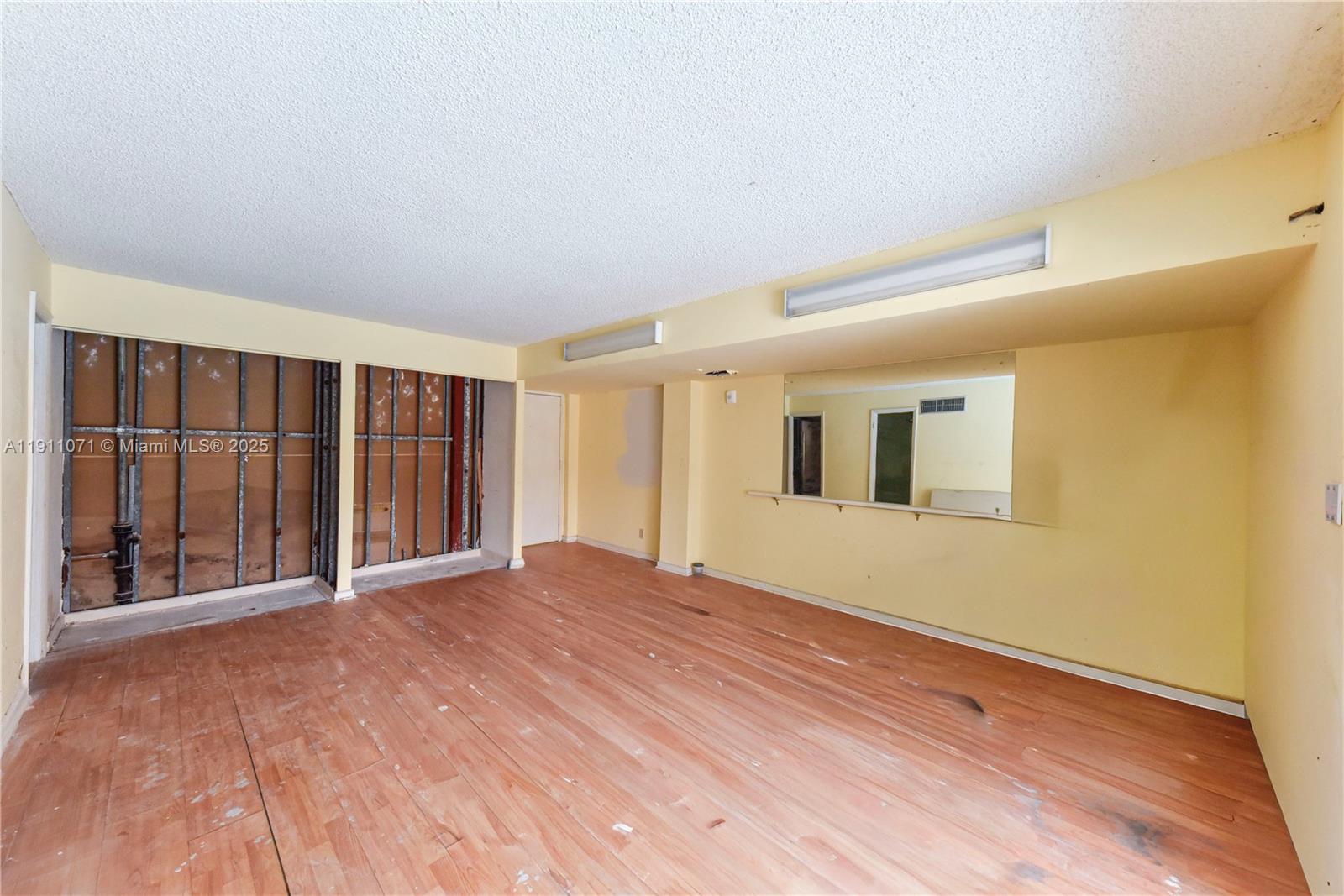 RIVIERA CONDO - Residential