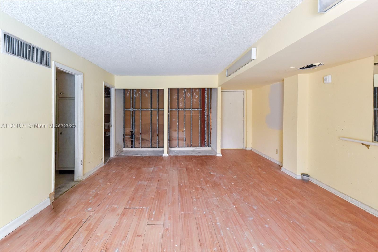 RIVIERA CONDO - Residential