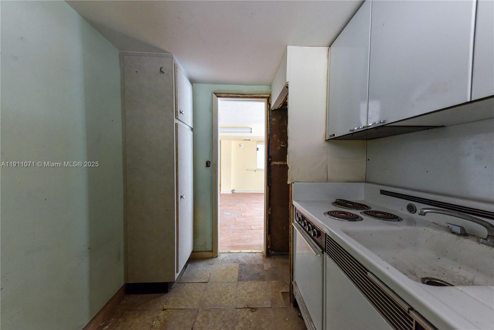 RIVIERA CONDO - Residential