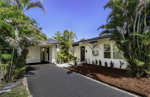 Photo of 731 NE 16th St, Fort Lauderdale, FL 33304 (MLS # A11912087)