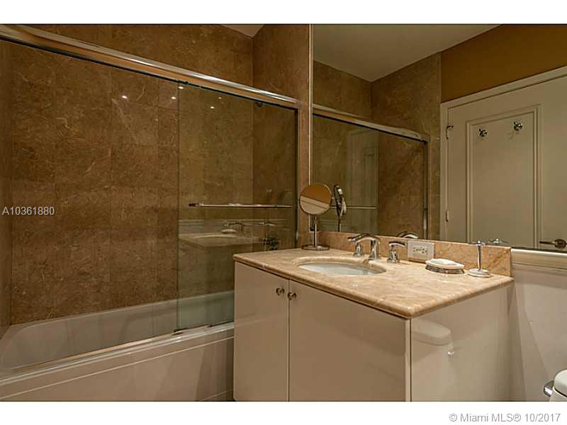 CARBONELL - Residential Lease