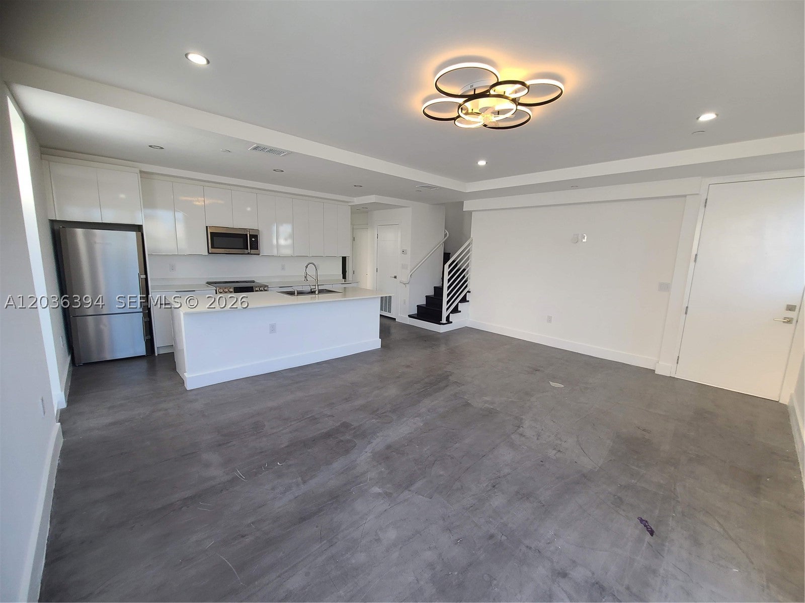 825 Michigan Ave 7