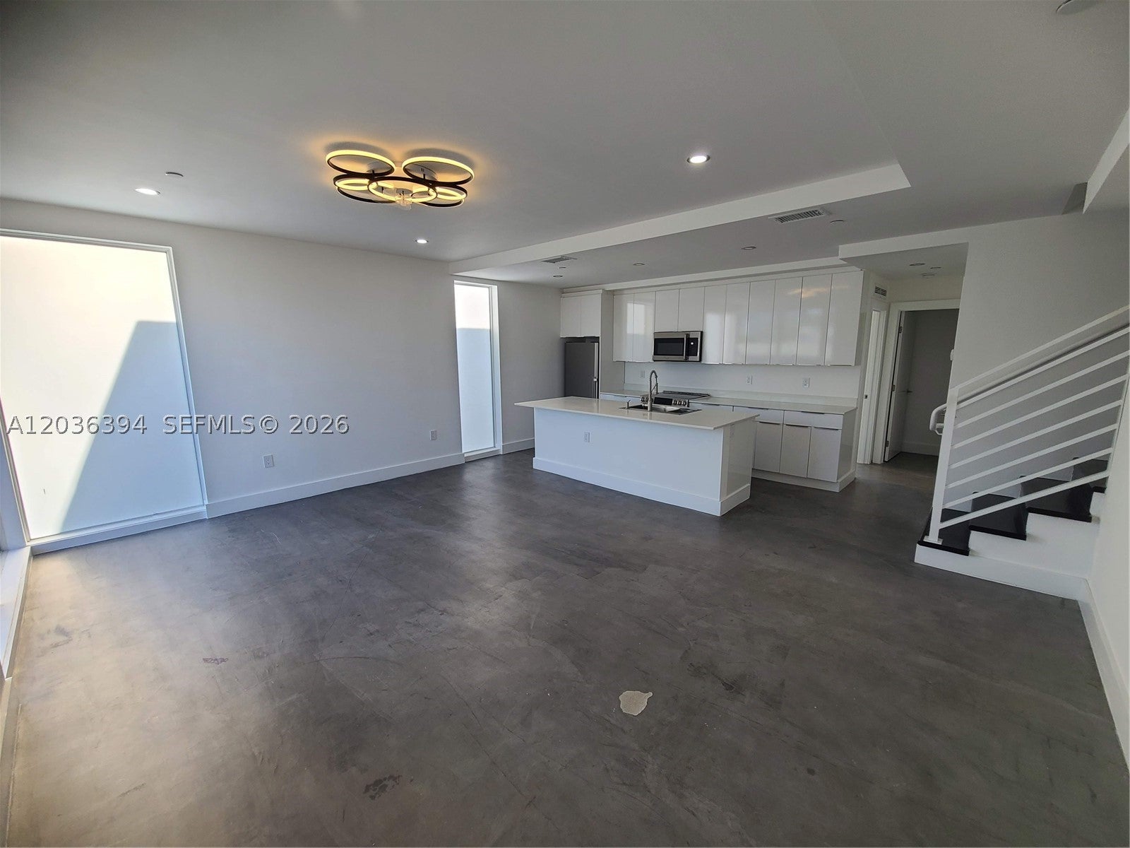 825 Michigan Ave 7