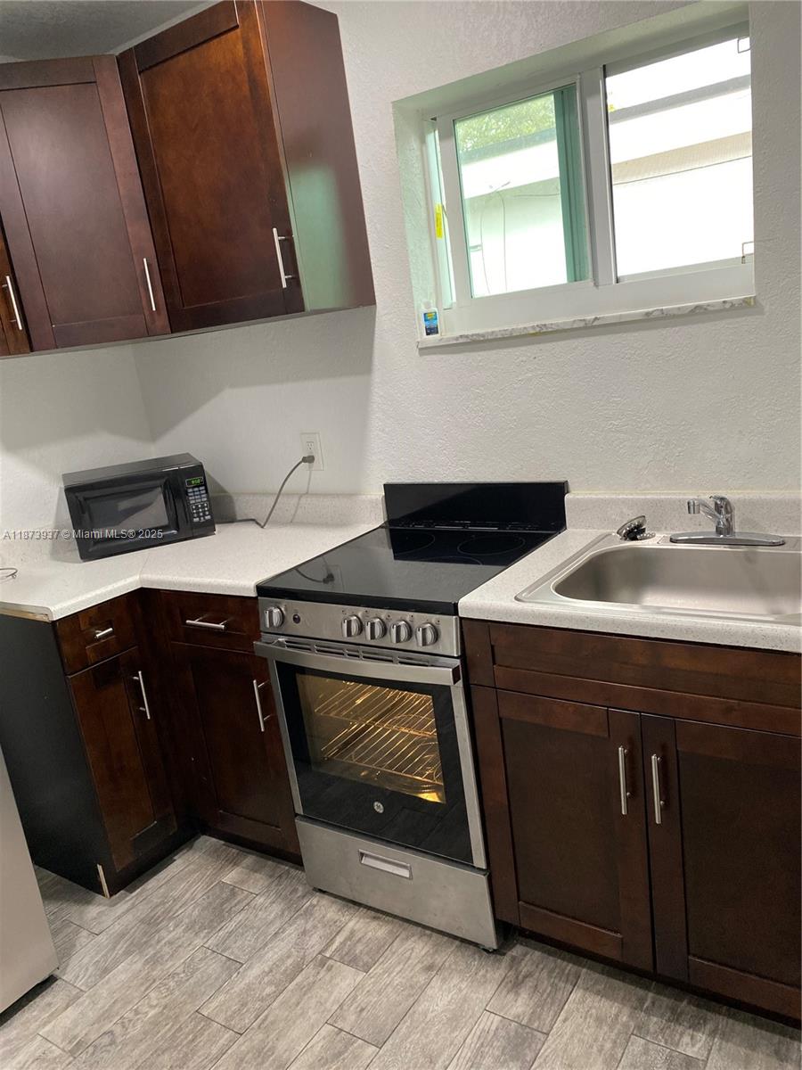 *Beautiful Studio Apartment* 1bed 1bath Kitchen Convenience: Close to Downtown Hollywood Close to grocery Stores ,many plazas Beaches all 7 Min. Furnished All included (but monitored) - Rent, Water, Electricity, Internet, Private parking * Fast approval*, No pets permitted, no smoking Required 1st -last and Deposit (*negotiable*) (last 2 months paystubs and last 2 months bank statements) Same day move in available