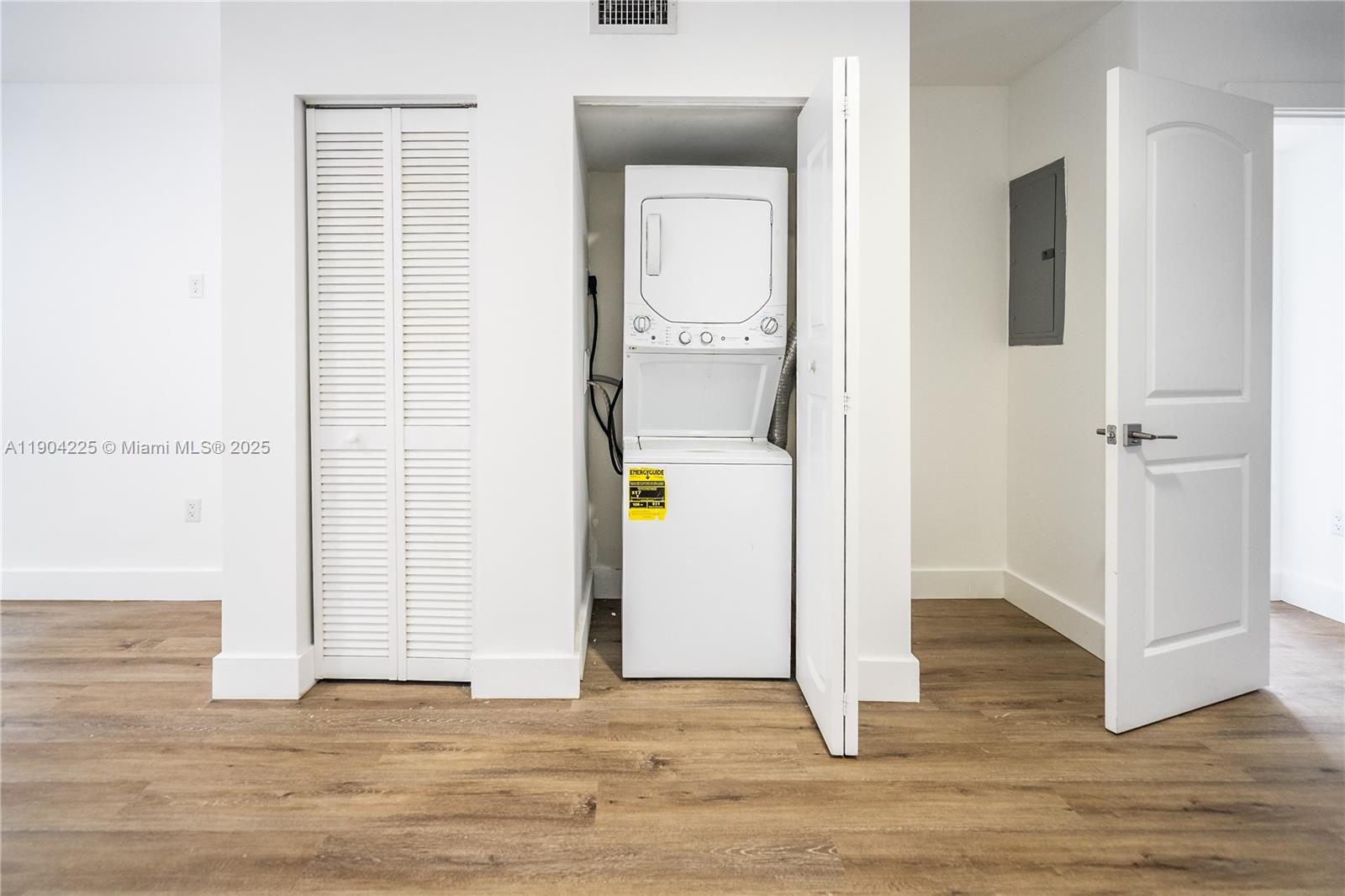 TREASURE IS 1ST ADDN PORT - Residential Lease