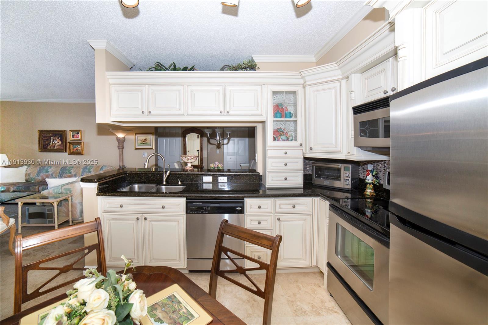 PORTO BELLAGIO CONDO - Residential