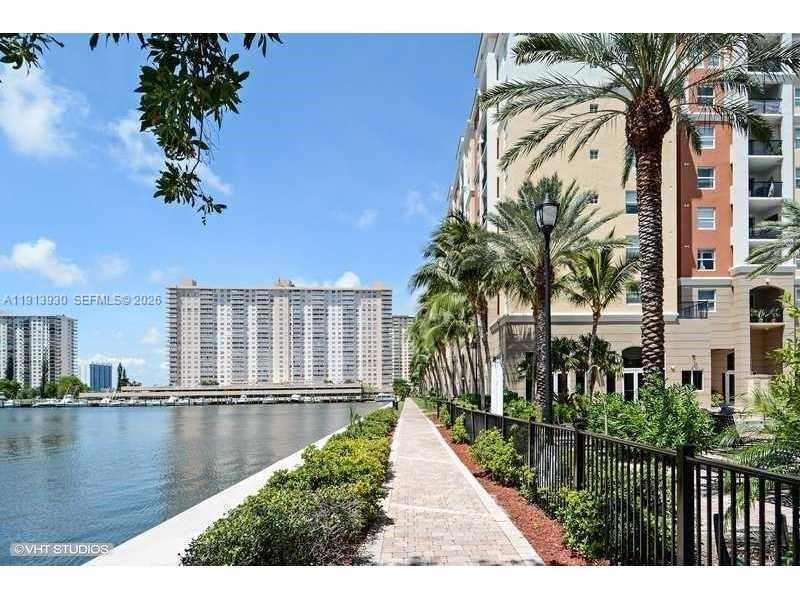 PORTO BELLAGIO CONDO - Residential