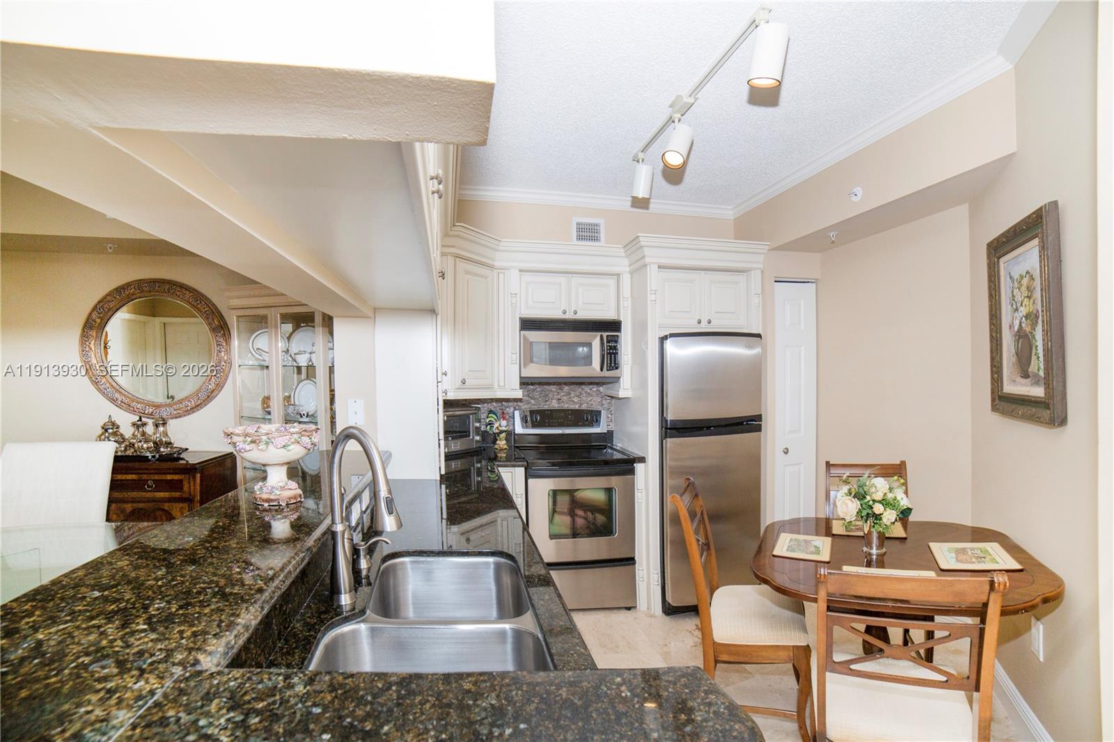 PORTO BELLAGIO CONDO - Residential