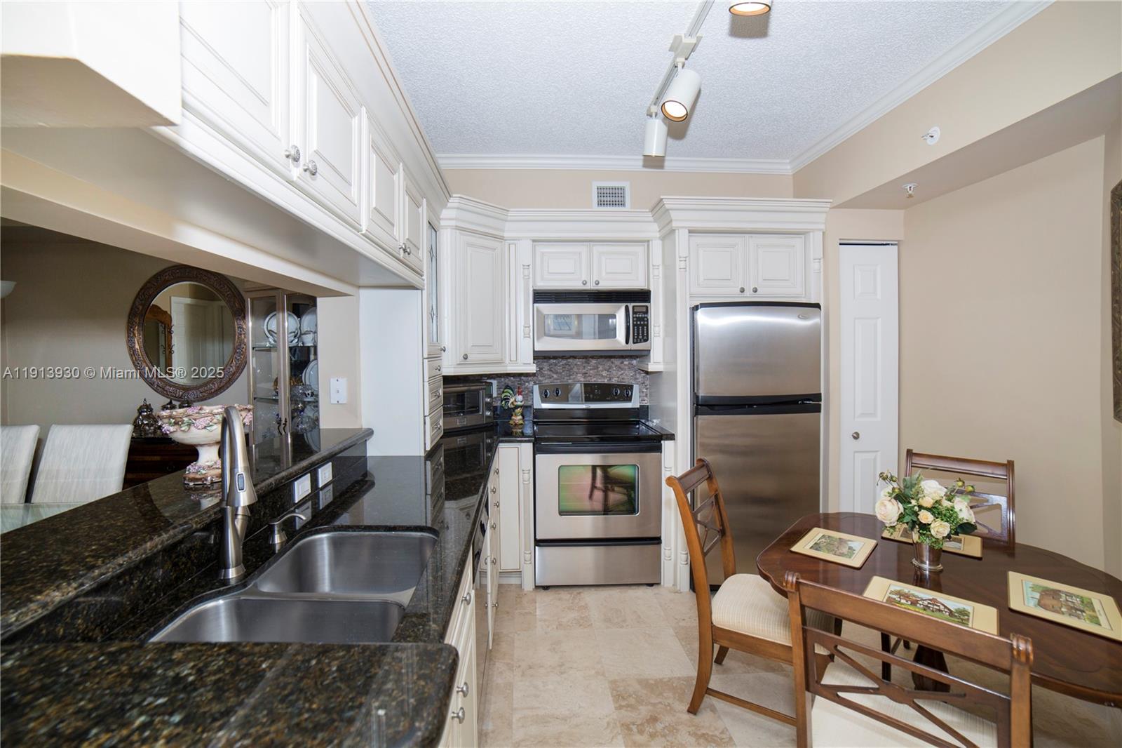 PORTO BELLAGIO CONDO - Residential