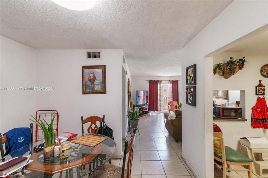 Great 2/2 in the heart of the City of Progress! Nicely maintained unit with large common area and spacious bedrooms. Low maintenance fee makes this great for investors. Neutral tile floors and modern touches in kitchen. Unit is ready for new owner or tenant.