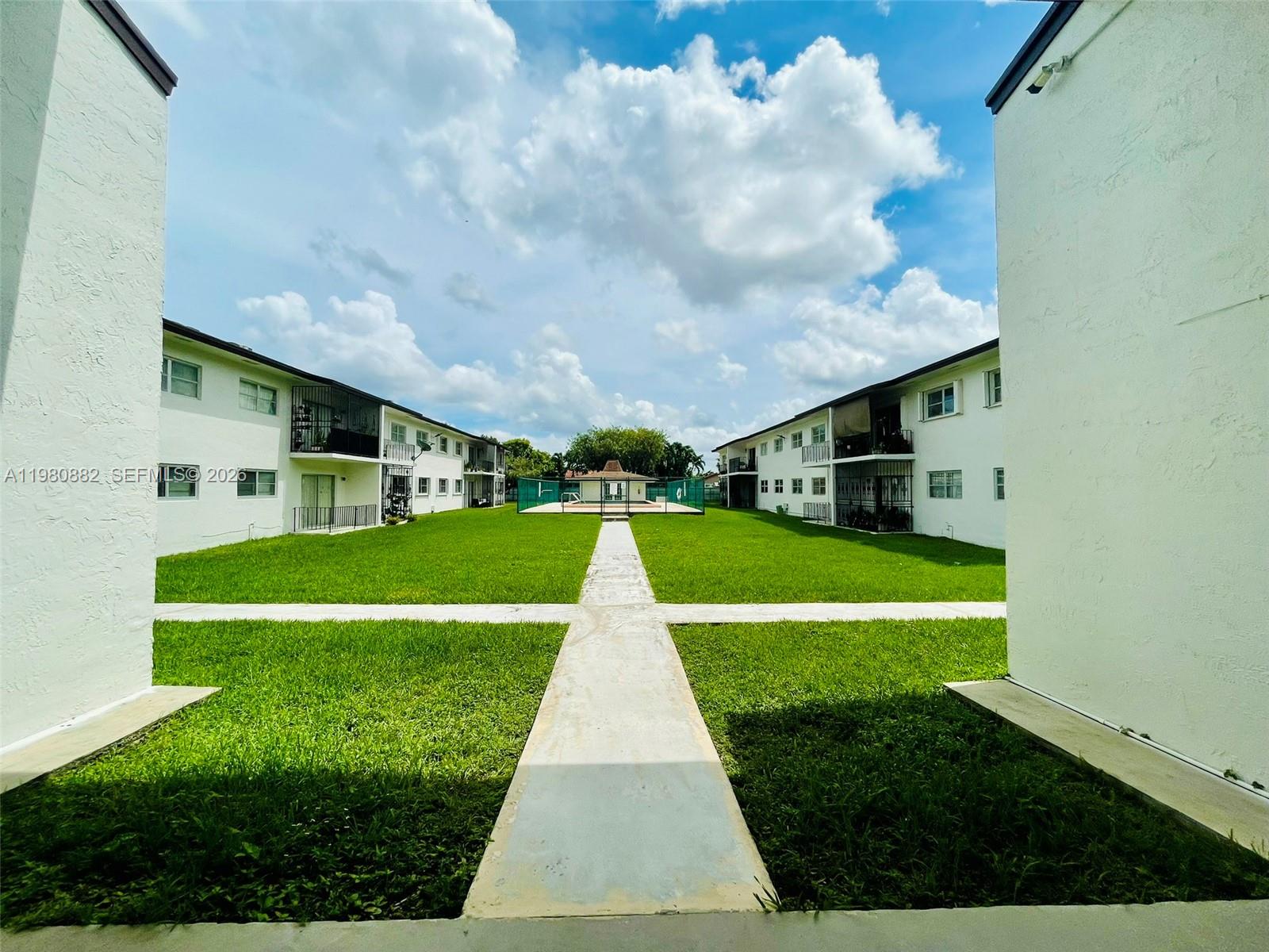 LA FUENTE CONDO - Residential