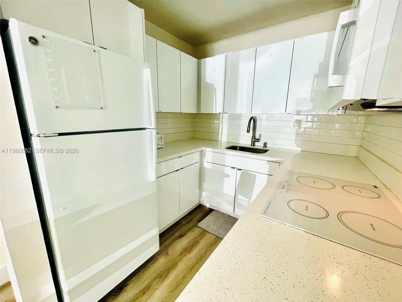 LA FUENTE CONDO - Residential