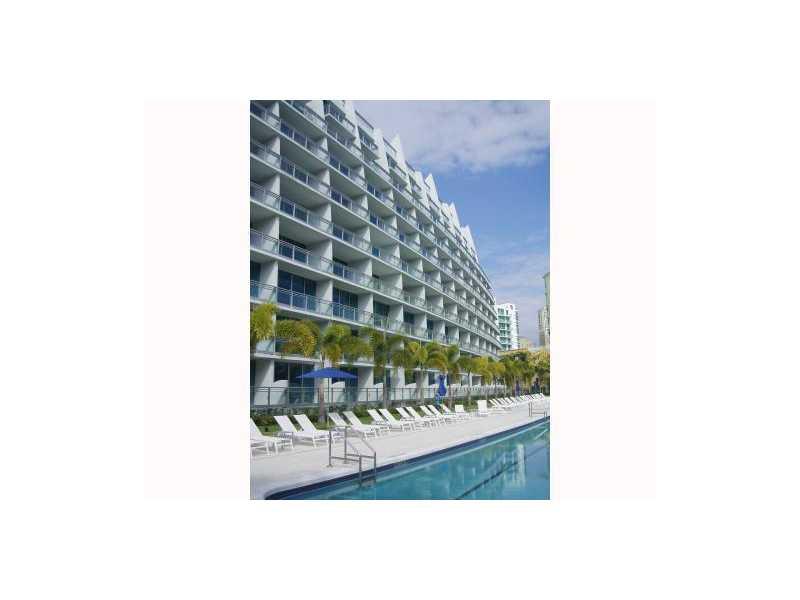 GREAT OPPORTUNITY TO RENT A BEAUTIFUL PH UNIT WITH SPLIT FLOOR PLAN AND AMAZING VIEWS, LOCATED RIGHT IN FRONT OF THE WATER. MARBLE AND WOOD FLOORS, STAINLESS STEEL APPLIANCES, CUSTOM MADE ARMADI CLOSETS, GRANITE COUNTERTOPS, PRIVATE ROOF TOP TERRACE WITH CUSTOM MADE BBQ. AMENITIES INCLUDE SPA, FITNESS CENTER, RACQUETBALL, TENNIS, PARTY ROOM W/BILLARD, CINEMA, CONCIERGE, SECURITY, VALET, SWIMMING POOL, ETC.