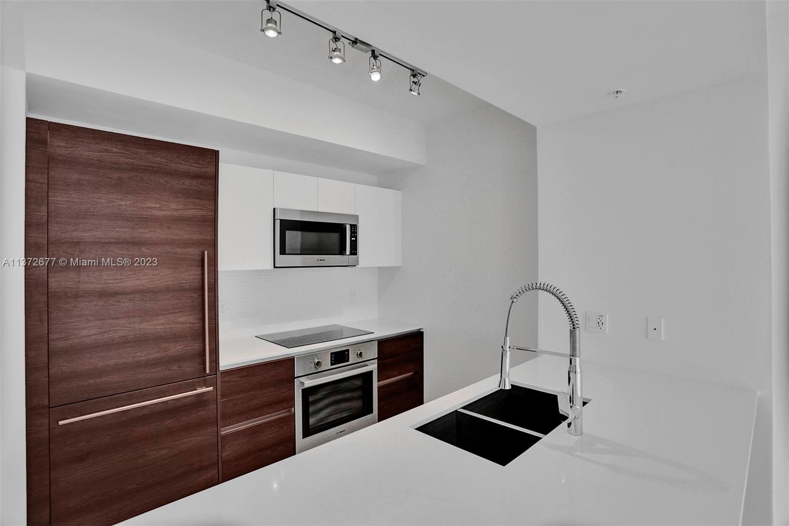 MERRICK MANOR - Residential Lease