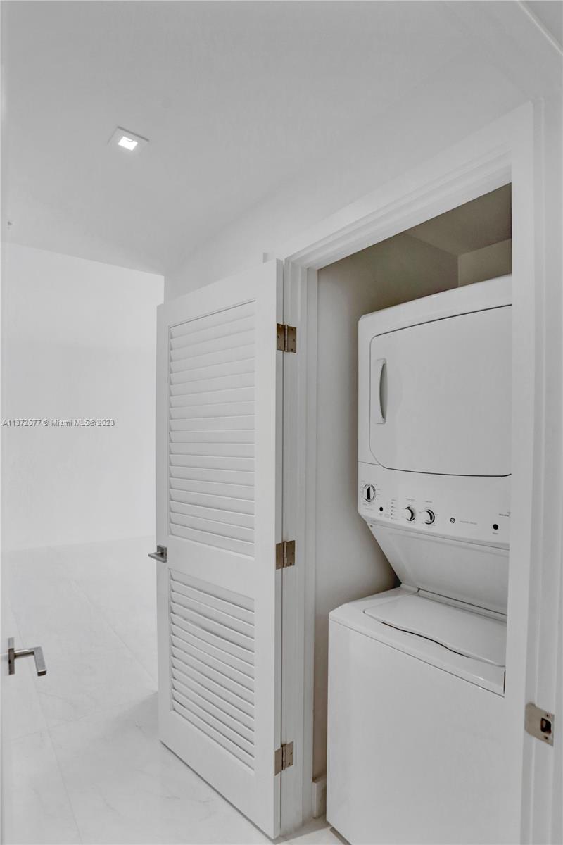 MERRICK MANOR - Residential Lease