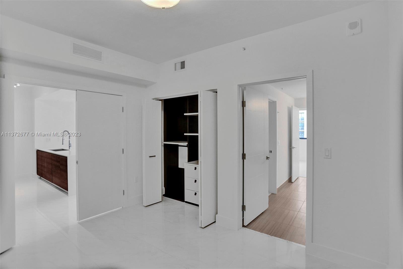 MERRICK MANOR - Residential Lease