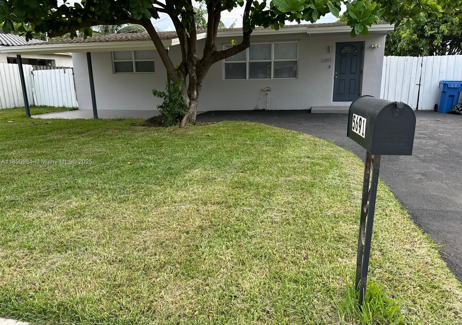 COLLIER ESTATES FIFTH ADD - Residential