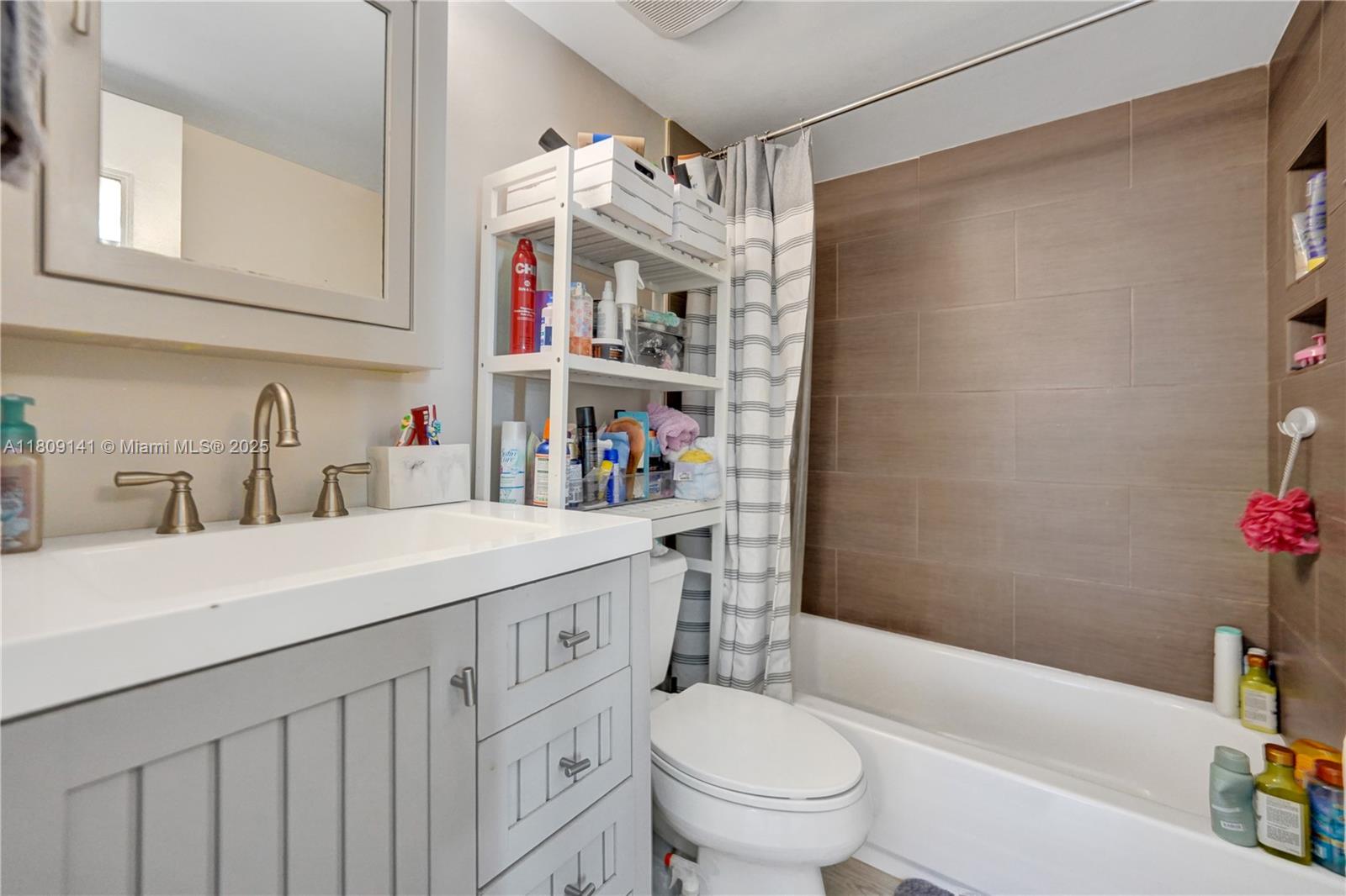 HIDDEN HARBOR CONDOMINIUM - Residential