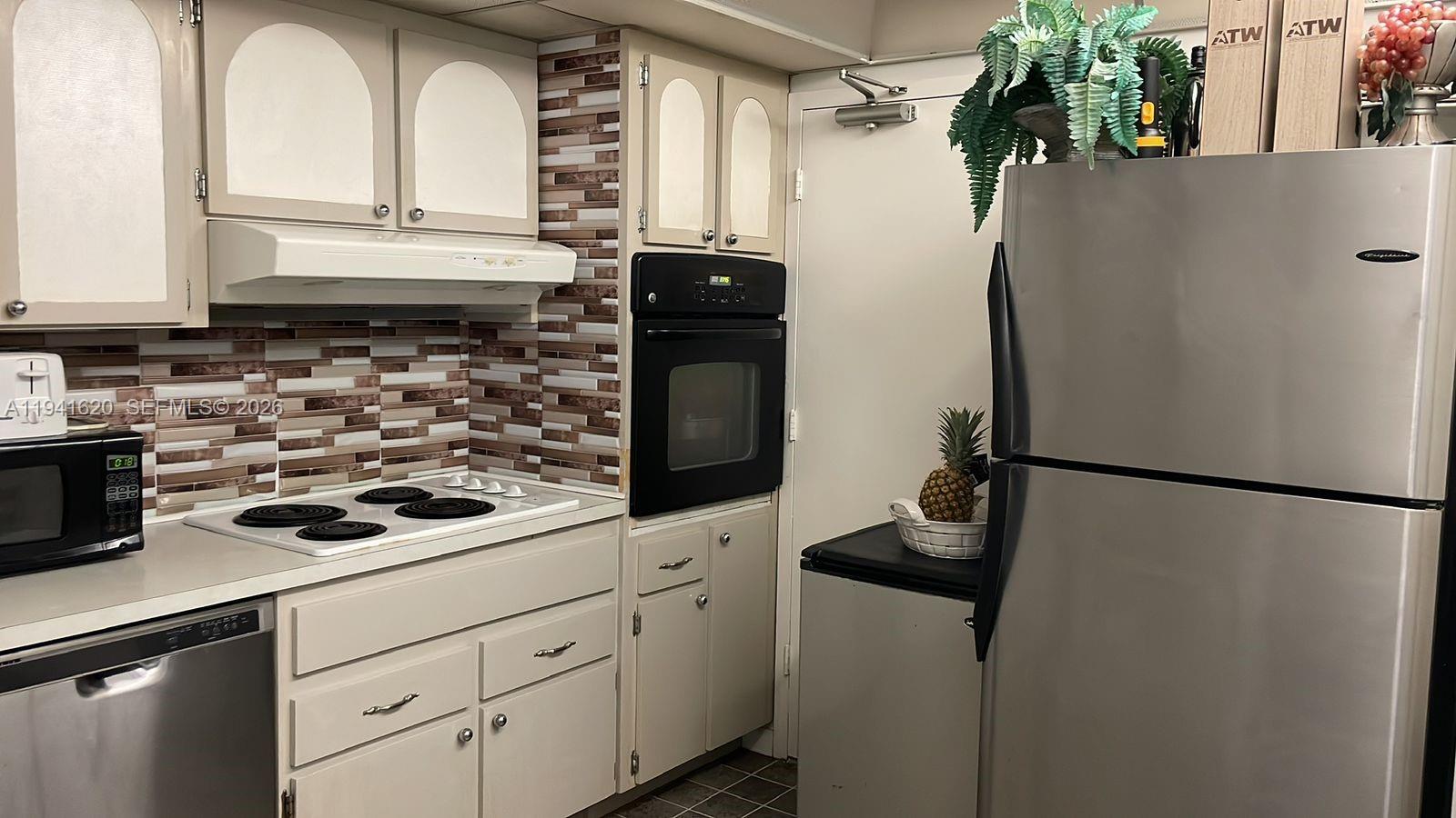 OCEAN CLUB CONDO - Residential Lease