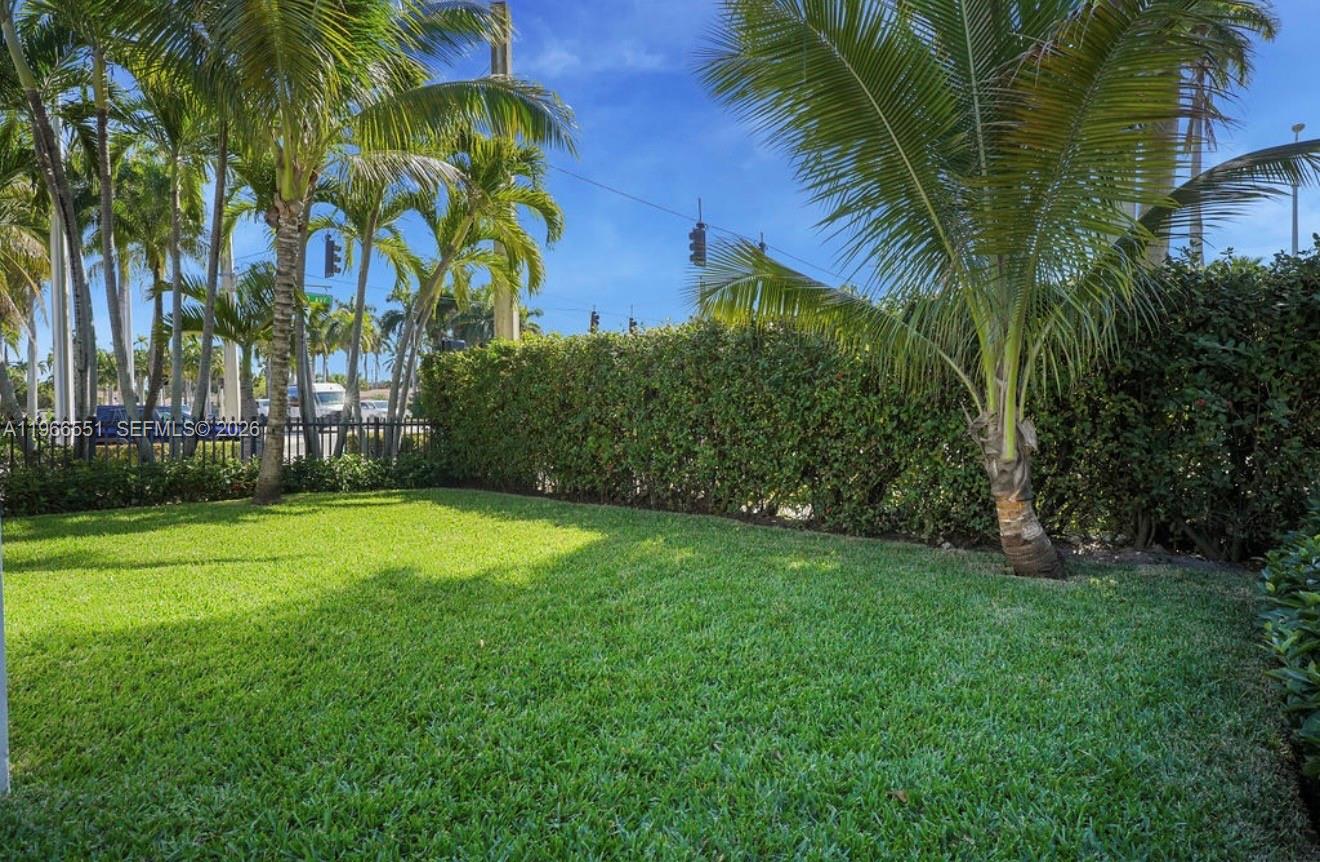 HOLLYWOOD LAKES SECTION - Residential