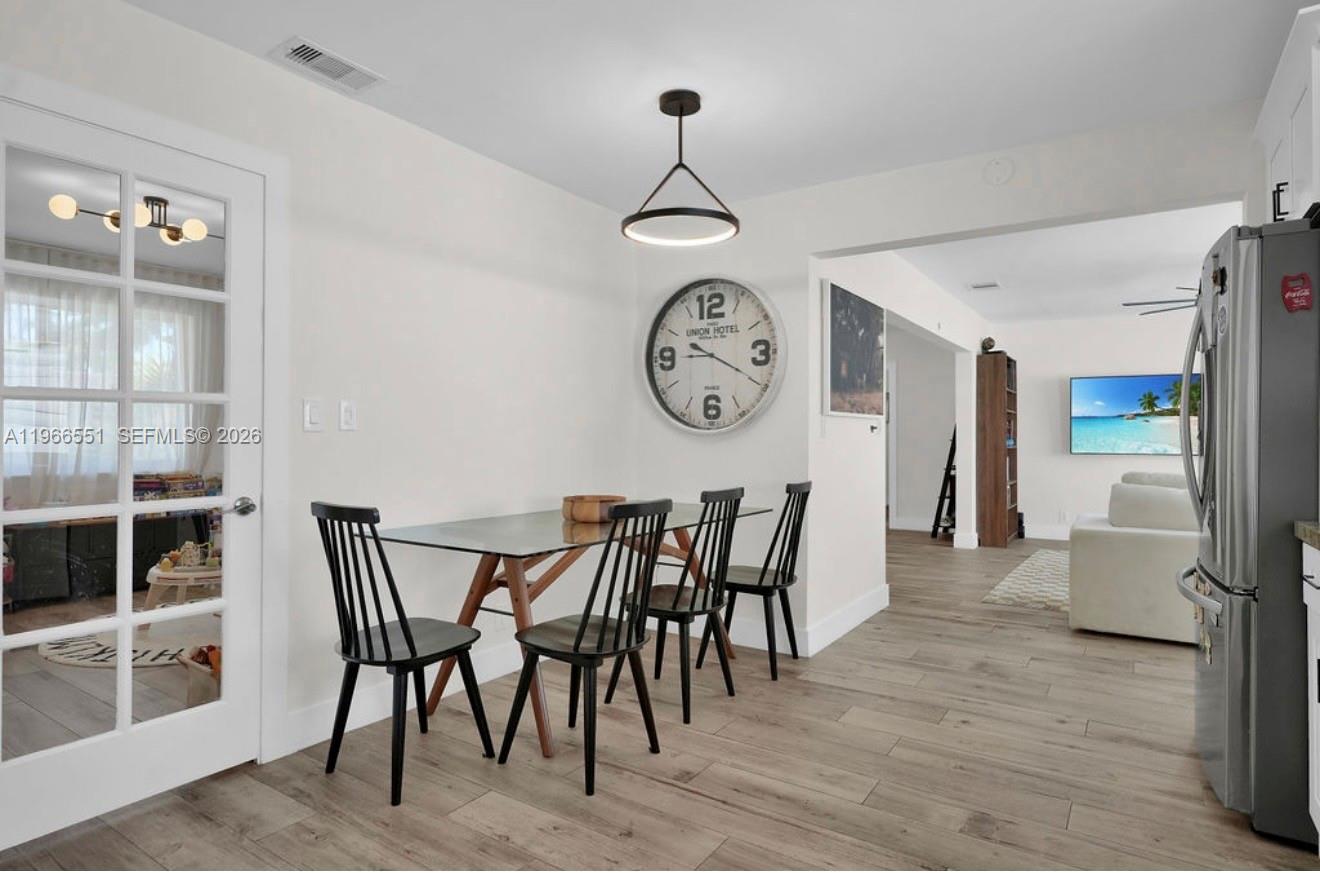 HOLLYWOOD LAKES SECTION - Residential