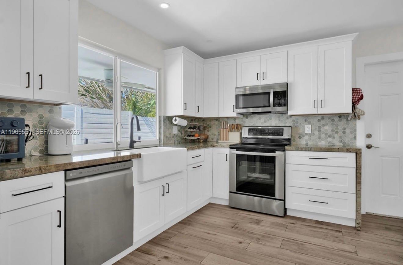 HOLLYWOOD LAKES SECTION - Residential