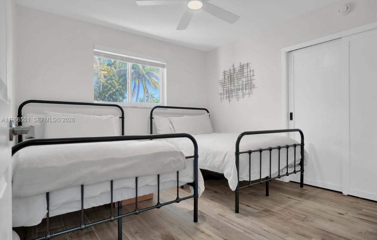 HOLLYWOOD LAKES SECTION - Residential