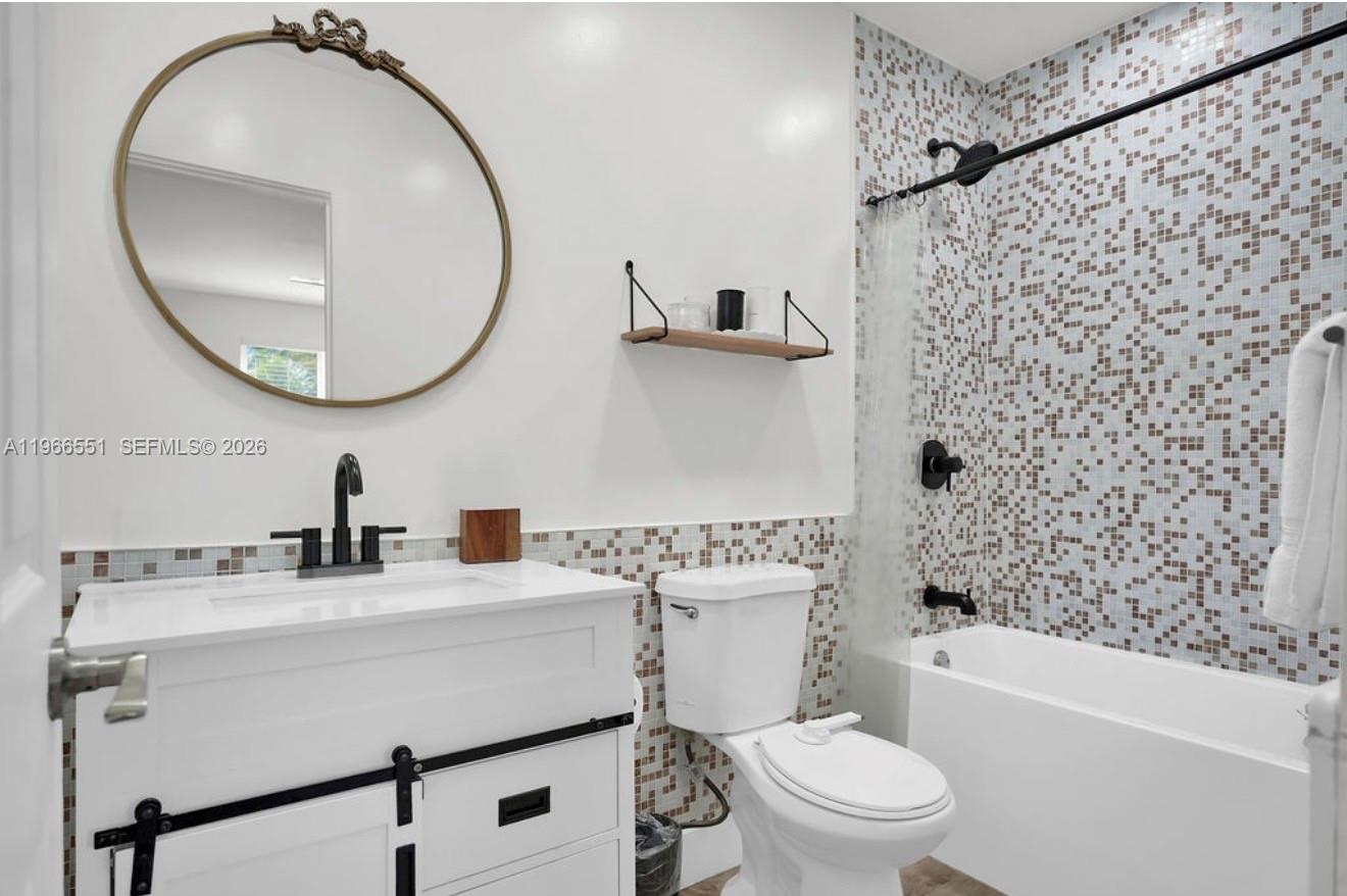 HOLLYWOOD LAKES SECTION - Residential