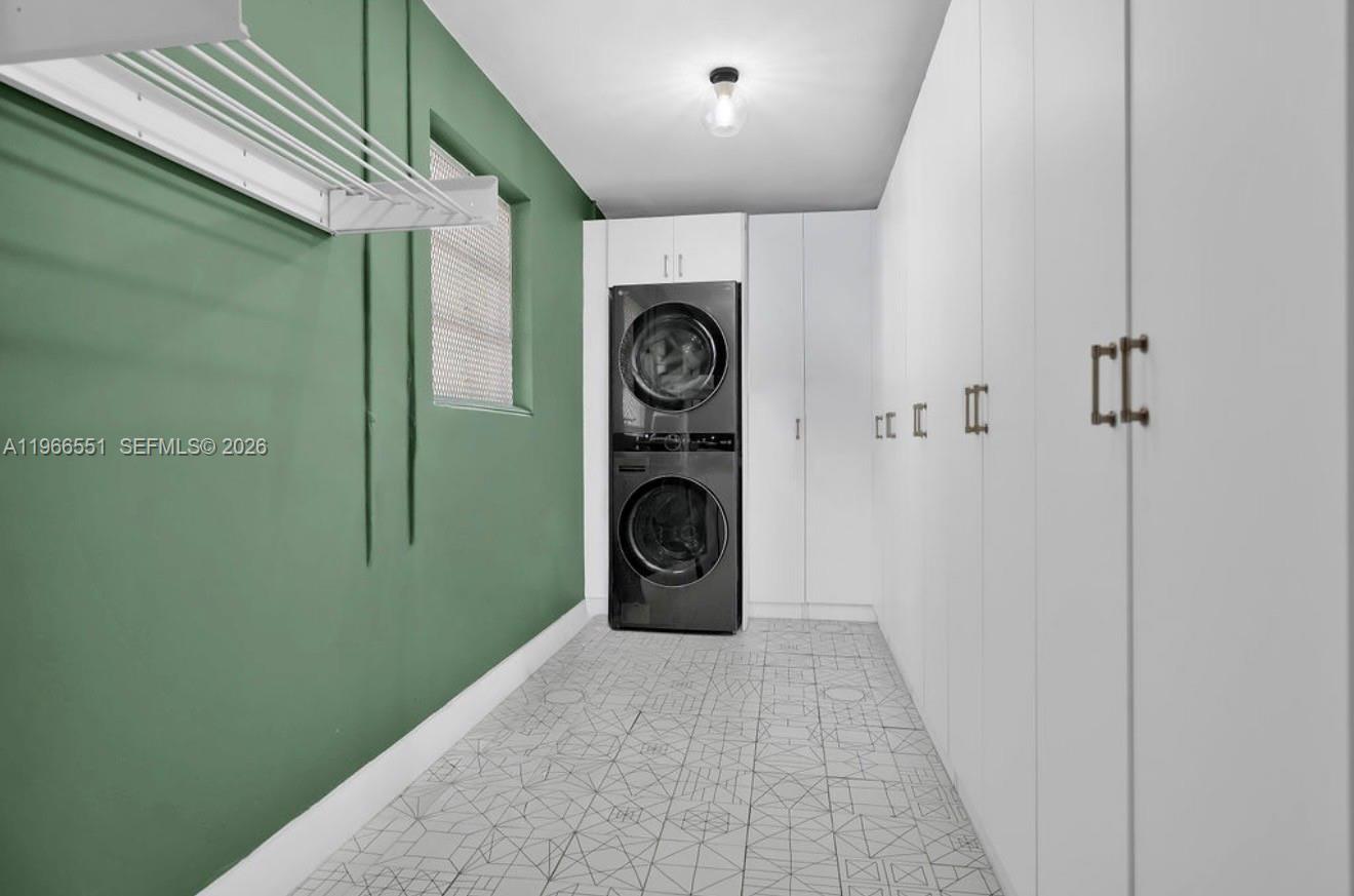 HOLLYWOOD LAKES SECTION - Residential