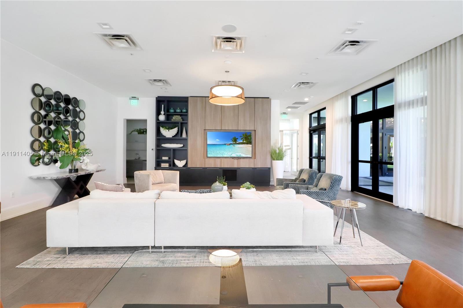 DOWNTOWN DORAL SOUTH PHAS - Residential